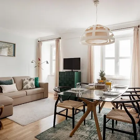 Exclusive | Bairro Alto Feel *