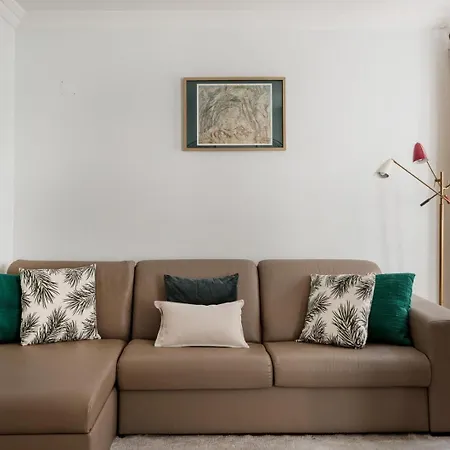Exclusive | Bairro Alto Feel Apartment *
