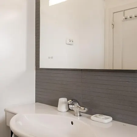 Exclusive | Bairro Alto Feel Apartment