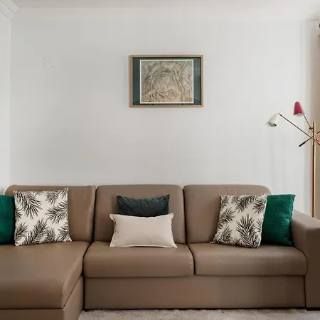 Exclusive | Bairro Alto Feel Apartment