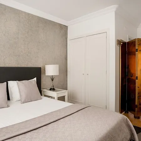 Exclusive | Bairro Alto Feel Apartment