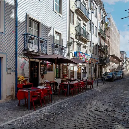 Exclusive | Bairro Alto Feel Apartment