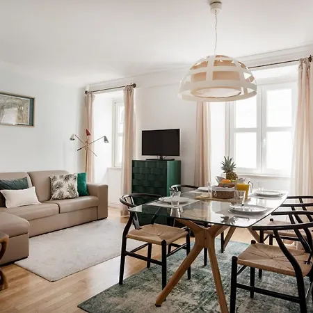 Exclusive | Bairro Alto Feel شقة